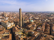 Vista de la capital de Emilia-Romaña con su emblemática torre.