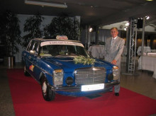 El señor Sanchinidis junto a su Mercedes con 4,6 millones de kilómetros