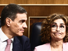 Pedro Sánchez y María Jesús Montero en una sesión de control al Gobierno