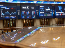 Un panel del Ibex 35, en el Palacio de la Bolsa de Madrid.