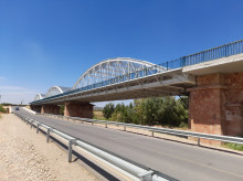 El puente Villa del Río reabre al tráfico con un carril por sentido tras las obras de ampliación de la Junta