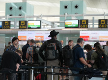 Viajeros en el aeropuerto de Barcelona-El Prat, en una imagen de archivo
