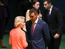 La presidenta de la Comisión Europea, Ursula von der Leyen, junto a Pedro Sánchez, presidente del Gobierno de España