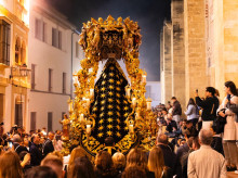 La procesión de la Virgen de las Tristezas, en imágenes