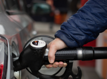 Repostar gasóleo,  un gesto cada vez menos habitual