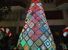 El árbol de ganchillo más alto de Cataluña, en Salou, Tarragona