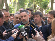 Santiago Abascal ofrece declaraciones a los medios en Don Benito, Badajoz
