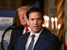 El secretario de Estado de EE. UU., Marco Rubio, junto al presidente Donald Trump