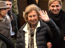Sofía, junto a sus hijas en la comida navideña