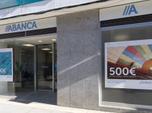 Exterior de una oficina bancaria de Abanca