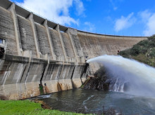 Desembalse en un embalse de Salamanca