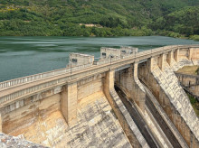 Presa en el embalse de Barrios de Luna, en León