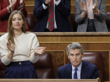 Feijóo responde a las burlas del PSOE: «Síganse riendo. Yo salgo a la calle, este señor no puede»