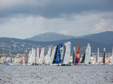 La clase Mini compitiendo en la bahía de Palma