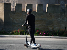 Un conductor de patinete eléctrico en Sevilla.

MARIA JOSÉ LÓPEZ - EUROPA PRESS
31/3/2026