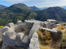 Las trincheras del Maúllo conservan todavía parapetos, puestos de observación y antiguas posiciones defensivas de la Guerra Civil