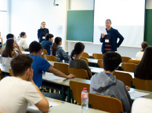 Alumnos de Segundo de Bachillerato durante la primera jornada de la Prueba de Acceso a la Universidad (PAU), en la Facultad de Derecho de la Universidad de Cantabria