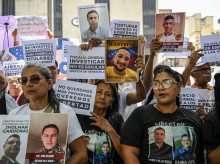 Familiares de presos políticos protestan frente a la Fiscalía General de Caracas el 28 de mayo de 2026