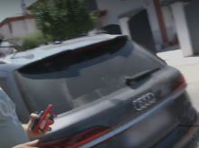 Rivera junto al Audi Q7 poco después de comprarlo