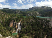 Vista del sendero y el embalse de Aguascebas en Jaén