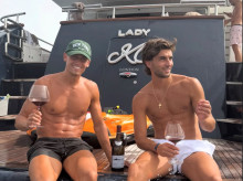 Los jugadores de la selección española Marcos Llorente y Ferran Torres, a bordo de un yate en Ibiza