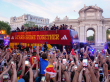 Imagen del autobús de la celebración del Mundial por las calle de Madrid