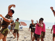 Los jugadores del Córdoba divirtiéndose en la playa en tierras valencianas