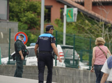 Presencia policial en las inmediaciones del cuartel de la Guardia Civil de Llanes, este miércoles