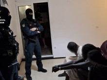 La Guardia Civil ha dado por desarticulada una red en la isla de Gran Canaria dedicada a la captación de menores extranjeras no acompañadas