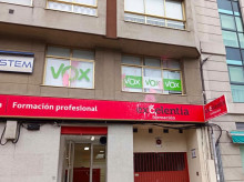 Pintadas en la sede de Vox en La Coruña