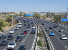 Imagen de archivo de una carretera con retenciones, en España