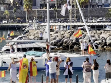 Barco de la «Armada de la Solidaridad» a su llegada a Ceuta