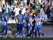 Los jugadores del Deportivo celebran el primer gol de Ximo Navarro, durante el encuentro correspondiente a la tercera jornada de LaLiga que enfrenta al Deportivo de A Coruña y al Valencia