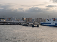(Foto de ARCHIVO)
Vista del puerto de Algeciras durante la operación salida de la Operación Paso del Estrecho (OPE) 2025, en el puerto de Algeciras, a 3 de agosto de 2025, en Algeciras, Cádiz, Andalucía (España). La Operación Paso del Estrecho (OPE) 2025 se desarrolla desde el 15 de junio hasta el 15 de septiembre, gestionando el mayor tránsito de personas y vehículos entre Europa y el norte de África, principalmente por ciudadanos magrebíes que viajan a sus países de origen durante el verano. Es un dispositivo especial de protección civil que moviliza a más de 29.000 personas y afecta a nueve puertos clave: Algeciras, Tarifa, Alicante, Almería, Málaga, Motril, Valencia, Ceuta y Melilla.

Antonio Sempere / Europa Press
04 AGOSTO 2025;OPE;PASO DEL ESTRECHO;COCHES;PUERTO;VIAJE;VACACIONES
03/8/2025