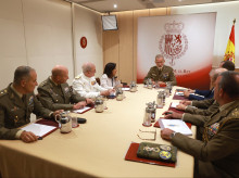 El Rey se reúne en La Zarzuela con la ministra de Defensa, el Jefe de Estado Mayor de la Defensa, el comandante general de Ceuta y los Mandos Operativos