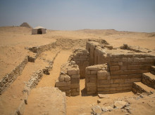 Una misión arqueológica conjunta hispano-egipcia, liderada por el egiptólogo español Josep Cervelló, ha revelado una "curiosa y preciosa" tumba de finales de la V dinastía del Imperio Antiguo de Egipto