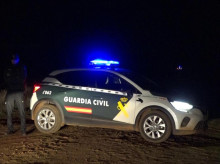 Imagen de un vehículo de la Guardia Civil en patrulla nocturna