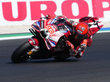 Marc Márquez celebra su victoria en la sprint de Misano