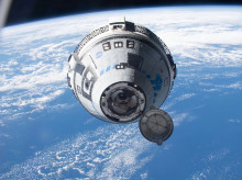 Fotografía cedida por la NASA que muestra la nave espacial Starliner de Boeing