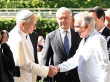 El Papa León XIV a su llegada al Gemelli