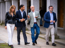 El secretario general de Vox, Ignacio Garriga, junto al portavoz nacional del partido, José Antonio Fúster; la portavoz de Vox en la Asamblea de Madrid, Isabel Pérez Moñino, y el eurodiputado Jorge Buxadé, en El Escorial.