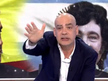 Nacho Abad, en el momento en que ha despedido la conexión con Pepe, el acampado de Sol