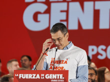 (Foto de ARCHIVO)
Imagen del secretario general del PSOE y presidente del Gobierno, Pedro Sánchez, en un acto de precampaña en el Palacio de Congresos y Exposiciones de Granada.
A 24 de octubre en Granada (Andalucía, España).
El acto ha contado también con la presencia de la vicesecretaria general del PSOE y secretaria general del PSOE de Andalucía, María Jesús Montero y el secretario general del PSOE de Granada y cabeza de lista al Senado por esta provincia, Pedro Fernández.

Álex Cámara / Europa Press
24/10/2026