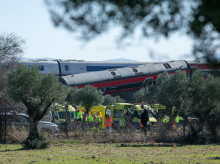 Zona del accidente en Urda (Toledo), con el Iryo siniestrado en primer término