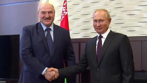 El presidente Vladimir Putin, a la derecha, y el presidente bielorruso Alexander Lukashenko