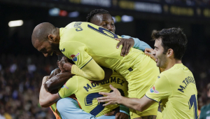 Los jugadores del Villarreal CF celebran el gol de Moi Gómez