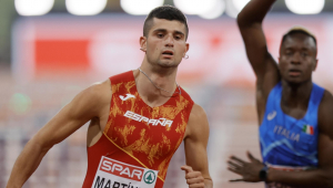 Asier Martínez en la carrera de los 110 metros vallas
