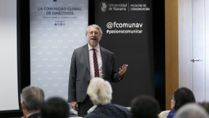Yago de la Cierva en una de sus conferencias