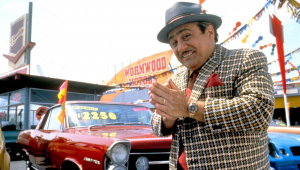 Danny de Vito interpretando a un honrado vendedor de coches