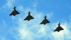 Cuatro Eurofighter españoles vuelan en formación